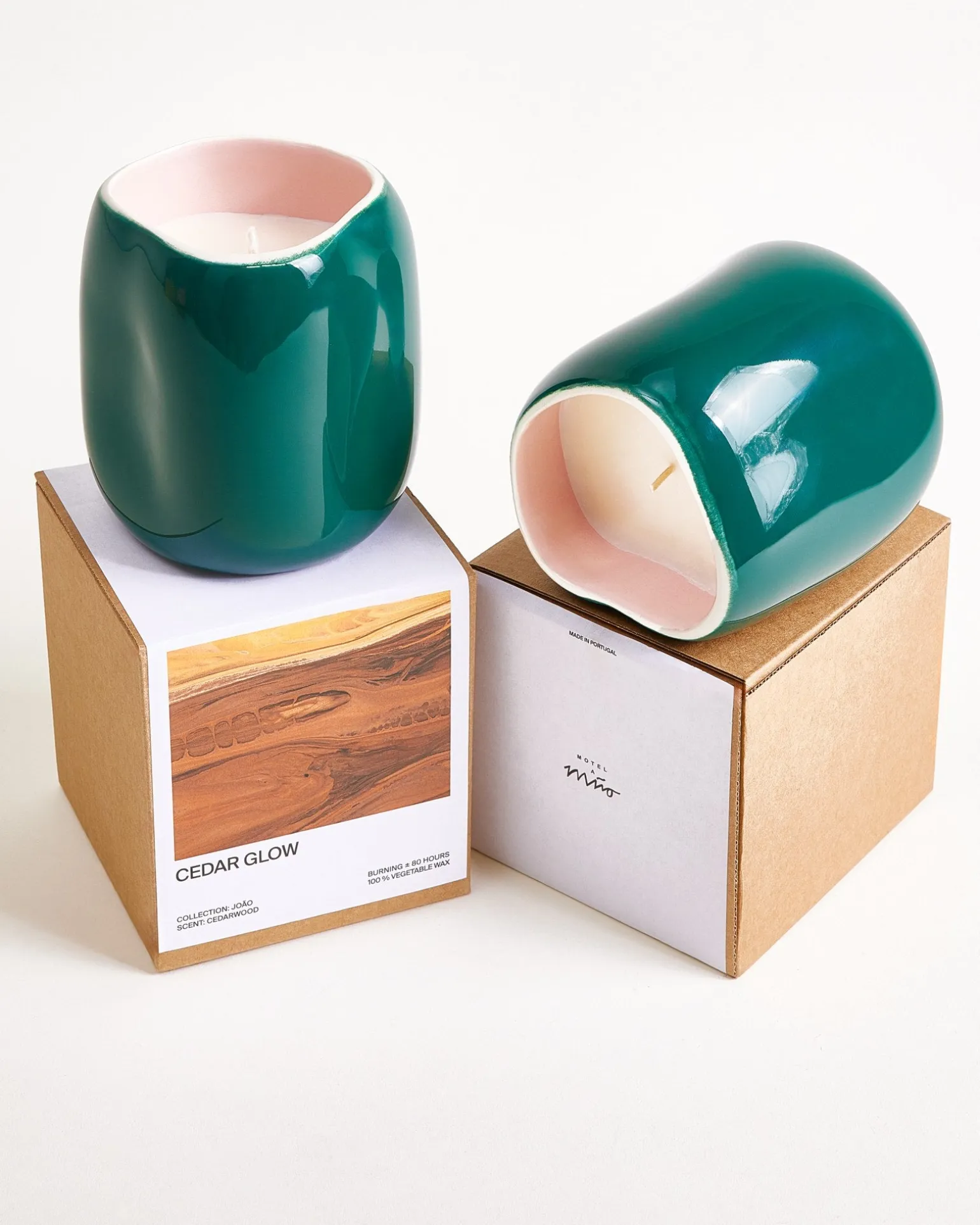João - scented candle "Cedar Glow" dark green rose