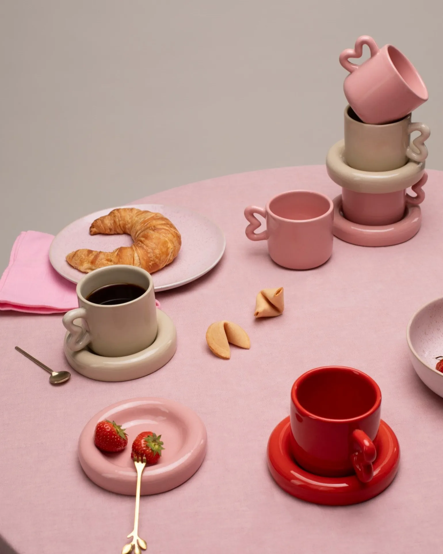 Seia mug with heart & saucer sand